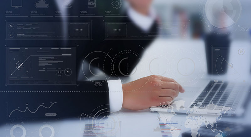 5de0c7705ebd6.jpg 商務男人做金融統計.jpg