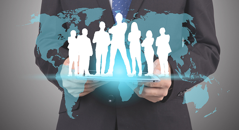 5dfc7a820830a.jpg 商務人士手拿手機背景圖.jpg