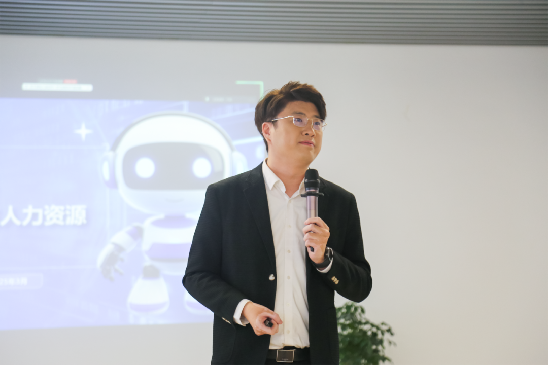 67e24d9d5b7ae.png 640.png